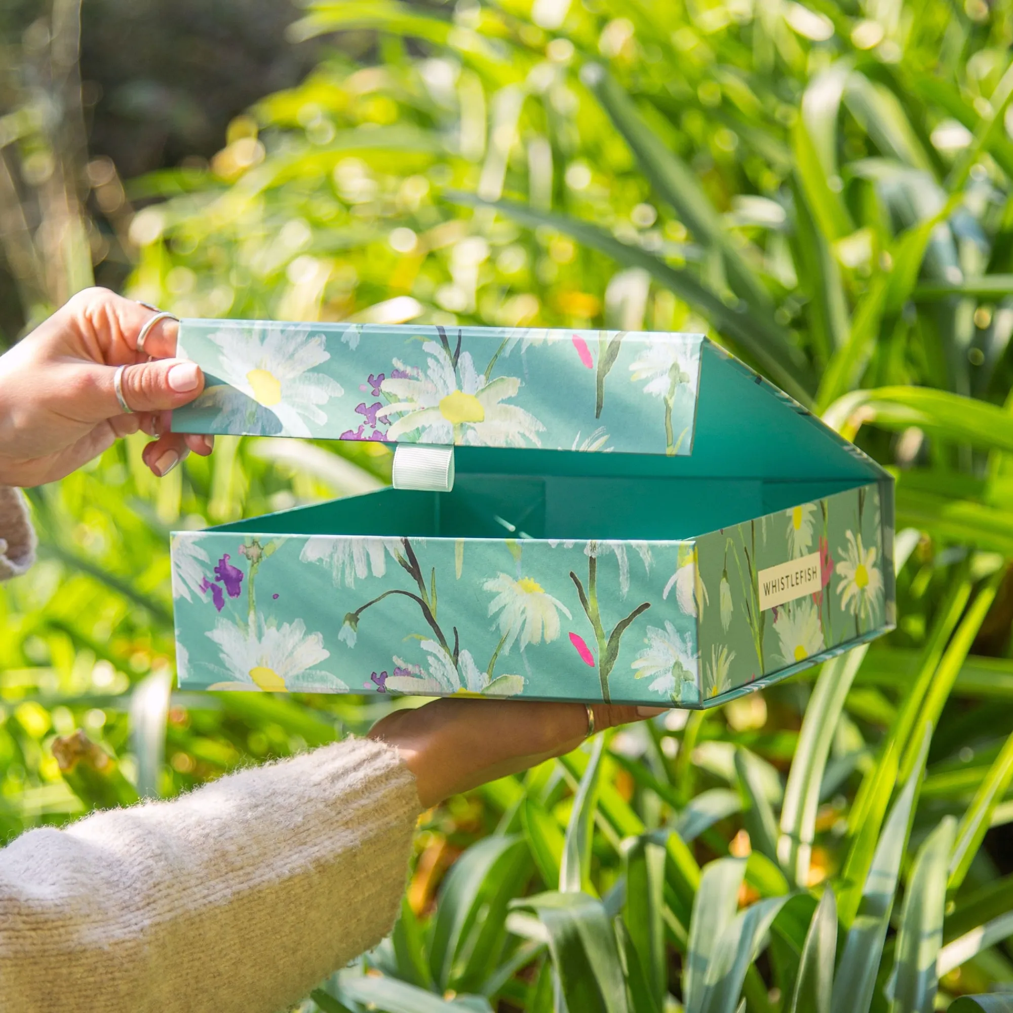 Under £20|Under £10*Whistlefish Messy Daisy Magnetic Keepsake Box