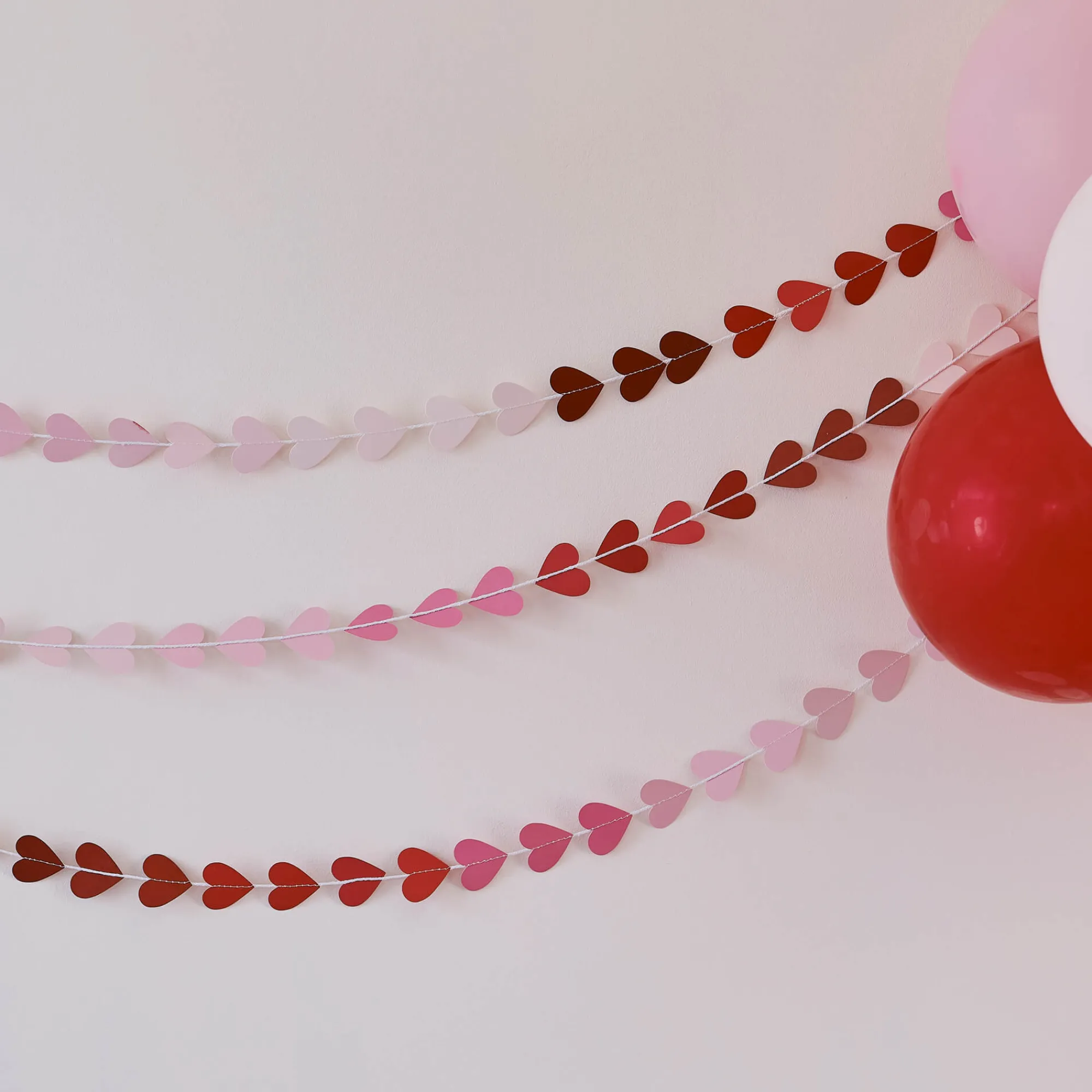 Decorations*Whistlefish Ombre Heart Garland Decoration